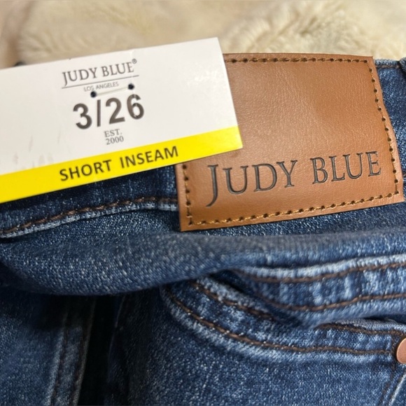 Judy Blue Women’s Size 3 Short Boot Cut Tummy Control Jeans NWT - Picture 6 of 9